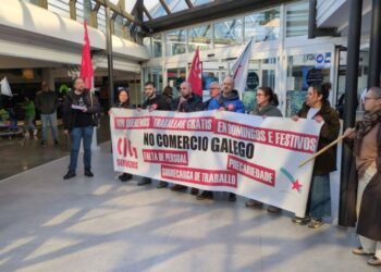 Protestas contra los grandes almacenes en Vigo por "obligar" a los empleados a trabajar los domingos