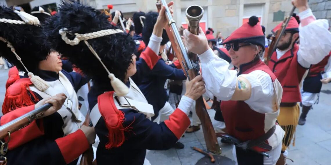 Revive la representación de la Reconquista de Vigo por las calles de la ciudad