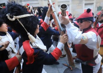Revive la representación de la Reconquista de Vigo por las calles de la ciudad