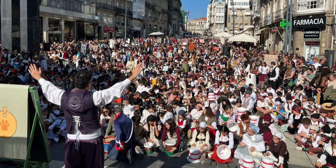 Miles de niños toman Vigo para protagonizar el momento más tierno de la Reconquista
