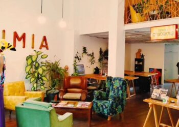 Artesanía, música y sorteos en un mercado para recibir la primavera en pleno centro de Vigo