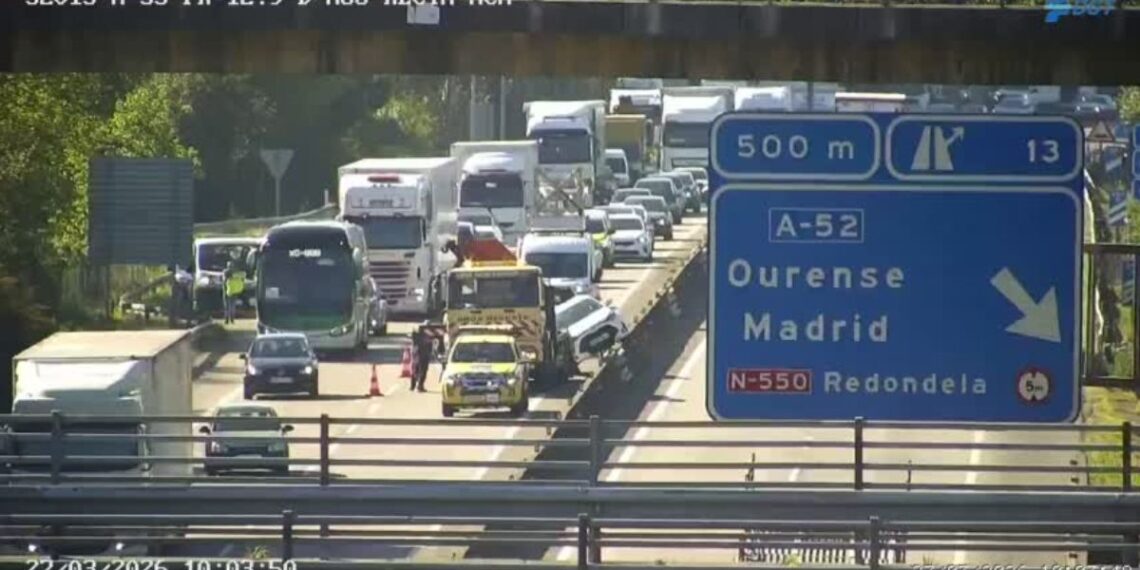 Un accidente múltiple provoca retenciones kilométricas en el acceso a Vigo por la A-55