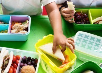 Vigo lanza las becas de comedor para estudiantes, que aumentan un 50% hasta los 640 euros
