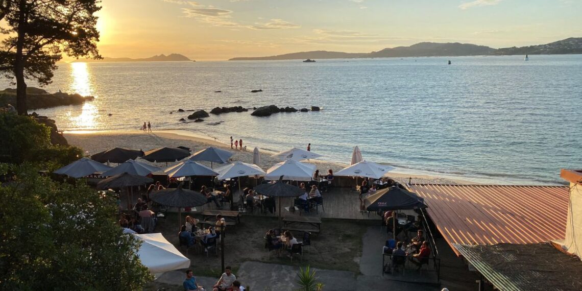 Un mítico chiringuito de Vigo renace con food truck, conciertos y bonitos atardeceres