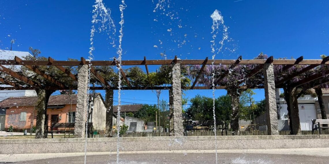 O Porriño abre su 'oasis' para los días de sol y activa sus chorros de agua