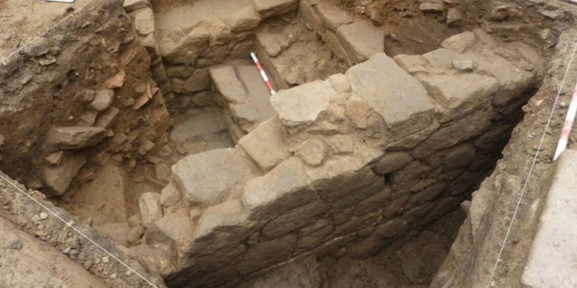 Unas obras sacan a la luz el importante pasado romano de Tui con un valioso hallazgo