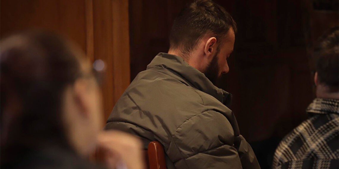 El acusado de acuchillar a un joven en Salceda en 2019 se declara inocente: "Nunca tuve problemas con nadie"
