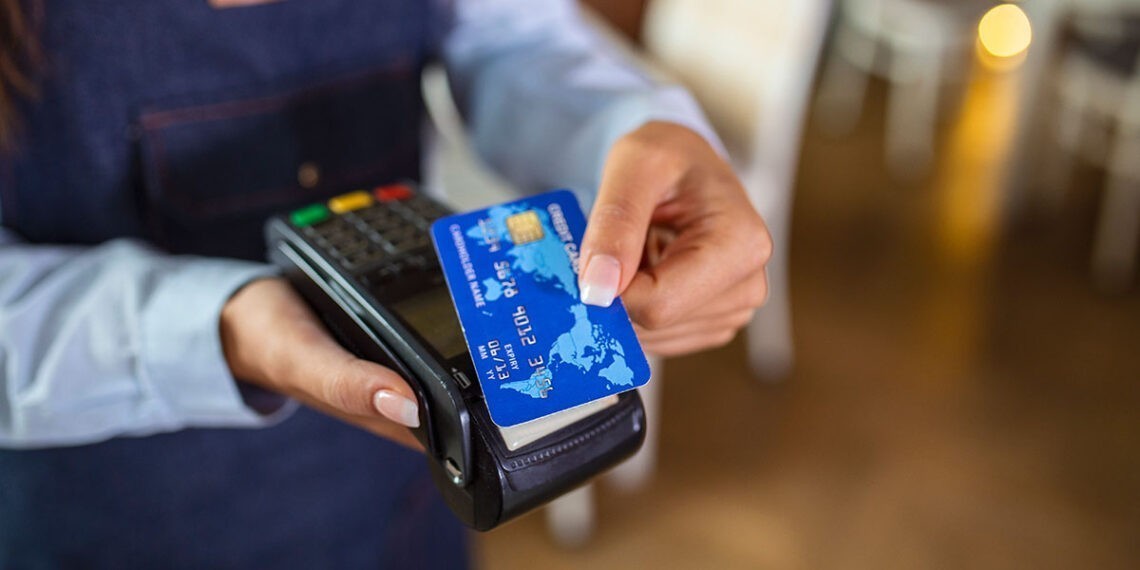 Pillado en Vigo tras robar tres tarjetas y realizar múltiples compras con ellas