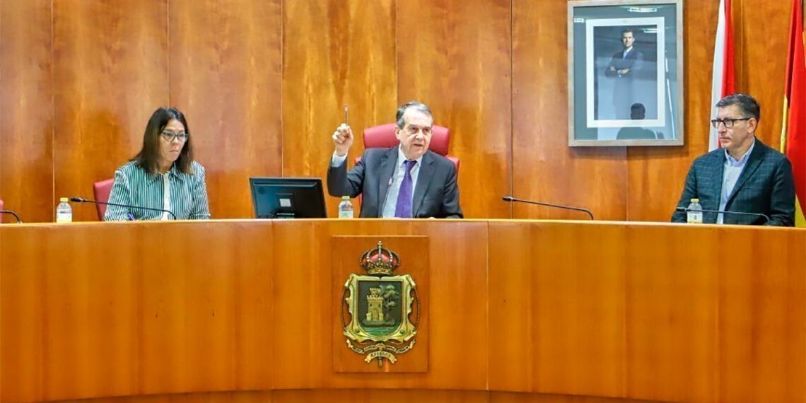 El Pleno aprueba los Vigueses Distinguidos y la Medalla de Vigo, y PP y BNG denuncian imposiciones
