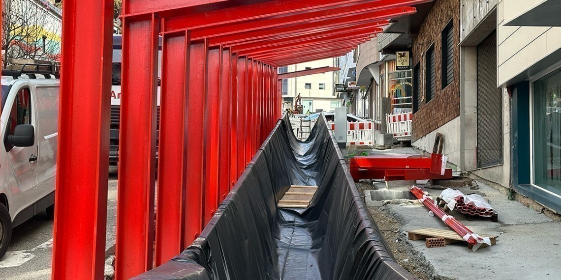 Vigo prueba el nuevo estilo de rampas mecánicas que quiere llevar a la Gran Vía