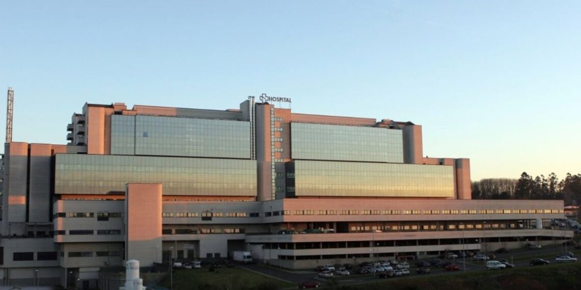 Facultativos del Clínico de Santiago se suman a la decisión de cirujanos de Vigo de no hacer 'peonadas'