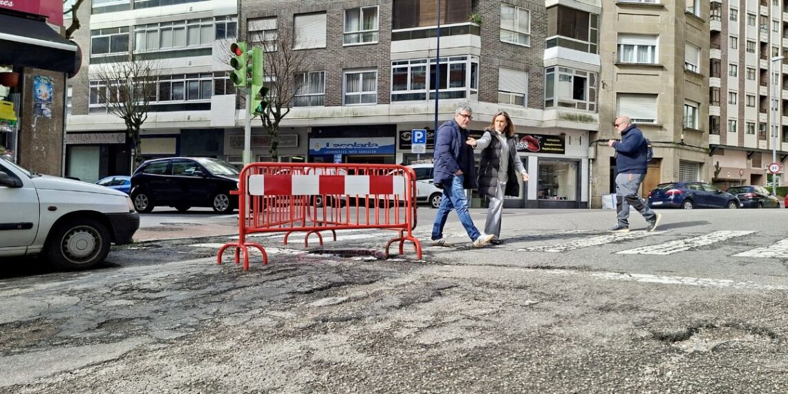 Luisa Sánchez exige a Caballero que "se ponga las pilas" con los socavones que hay en Vigo