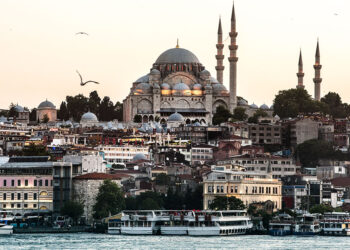 Aviso de las universidades gallegas al alumnado de Erasmus en Turquía tras los misiles desde Irán