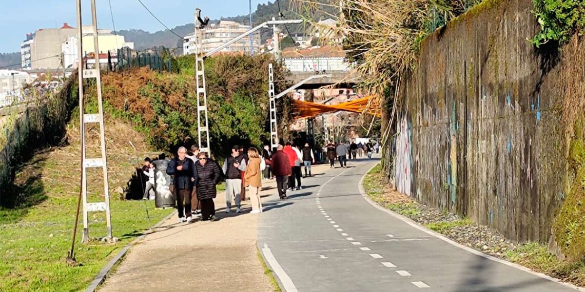 Vigo disfruta al aire libre antes de la llegada de un frente que activa la alerta meteorológica este lunes
