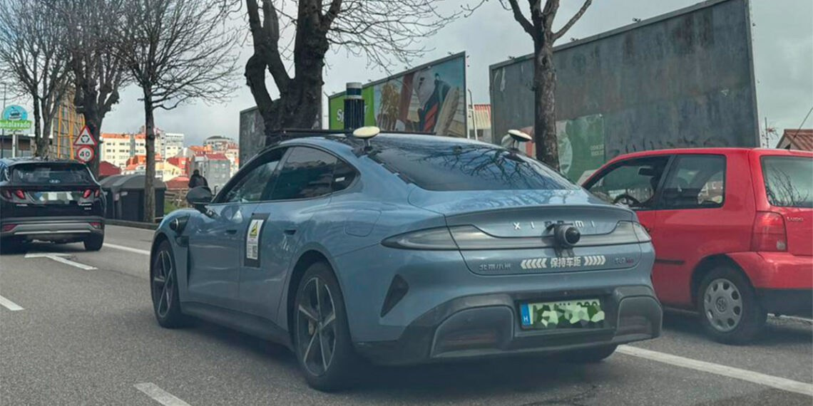 Sorpresa en Vigo por la presencia del "futurista" coche de Xiaomi que se testa por las calles de la ciudad