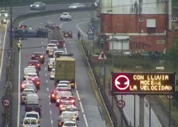 Varias personas heridas, una trasladada, tras un accidente múltiple con seis coches en la A-55 en Mos