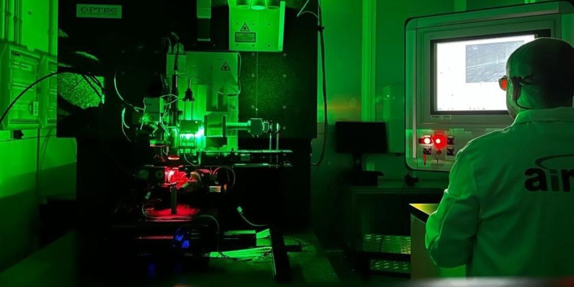 Un proyecto en el área de Vigo colabora con Stellantis para mejorar la luz de los coches por la noche