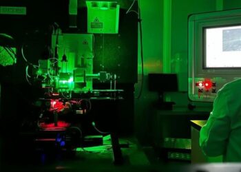 Un proyecto en el área de Vigo colabora con Stellantis para mejorar la luz de los coches por la noche