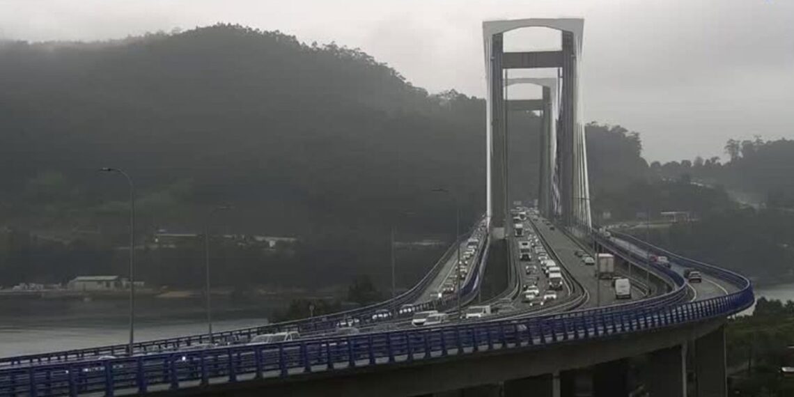 Un accidente en la AP-9 en Vigo provoca colas kilométricas y deja una persona herida