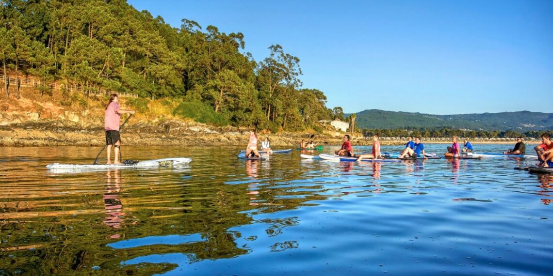 Baiona ofrece una jornada gratuita de paddle surf en una de sus playas