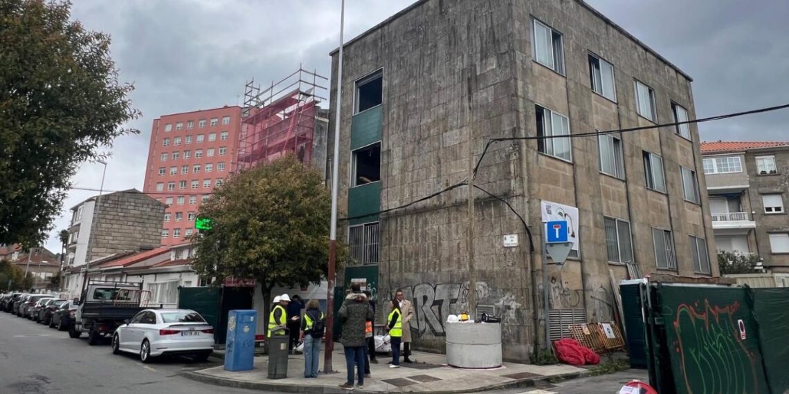Califican de "biblioteca fake" el proyecto de Teis, aseguran que será "una mini sala de lectura" para Vigo