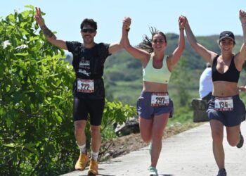 Búscate en esta mágica galería de fotos de la "Volta á Illa de Ons"