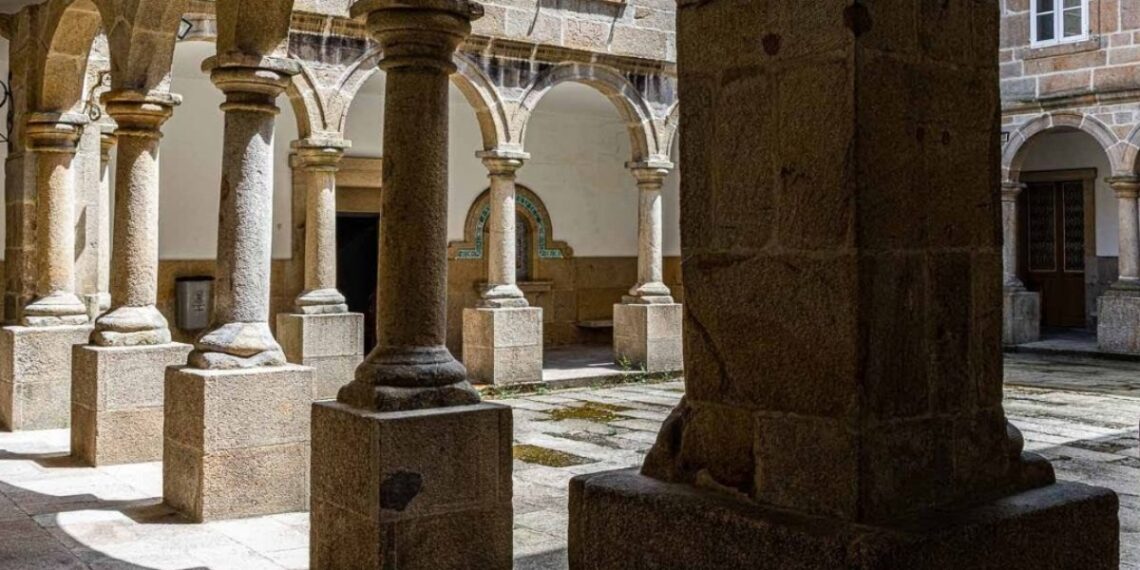 Un asombroso claustro barroco de Vigo acogerá un mercadillo solidario con música y sesión vermú