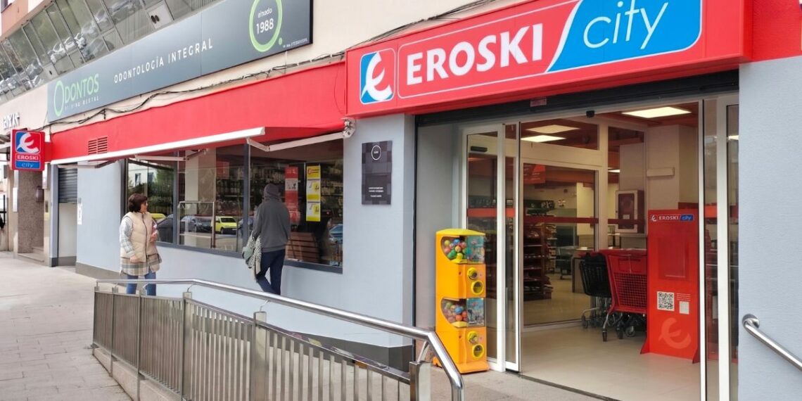 Más de 500 metros, parking y casi 10.000 productos, llega el renovado "Eroski City" a O Porriño