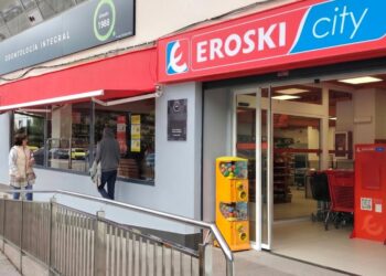 Más de 500 metros, parking y casi 10.000 productos, llega el renovado "Eroski City" a O Porriño