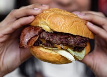 Una curiosa fiesta gastronómica del área de Vigo elige la hamburguesa de cachena como protagonista