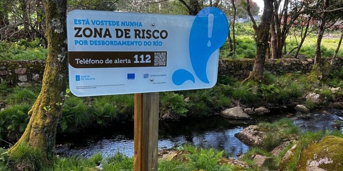 La Xunta coloca paneles en zonas de riesgo por inundación en el área de Vigo