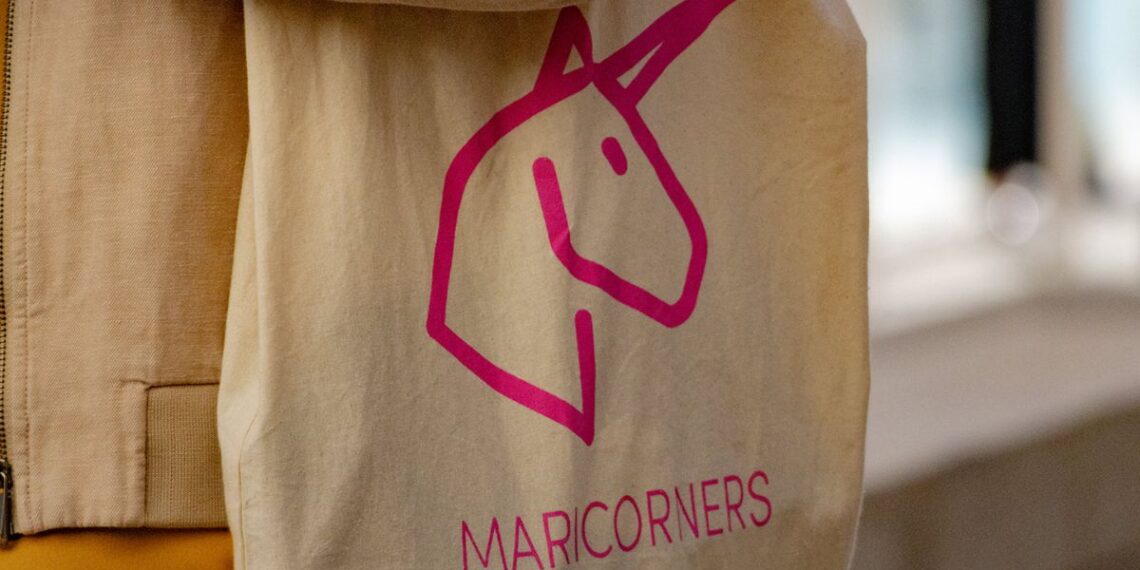 Vigo se tiñe de rosa con una inundación de unicornios por el evento LGTBIA+ y queer "Maricorners"