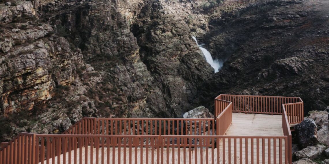 El norte de Portugal estrena un mirador a una de las cascadas más grandes de Europa
