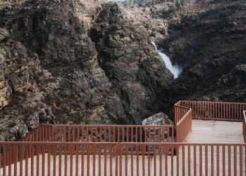 El norte de Portugal estrena un mirador a una de las cascadas más grandes de Europa