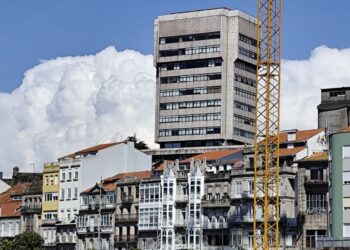 Locura meteorológica en Vigo con alerta por tormentas y granizo a casi 30 grados