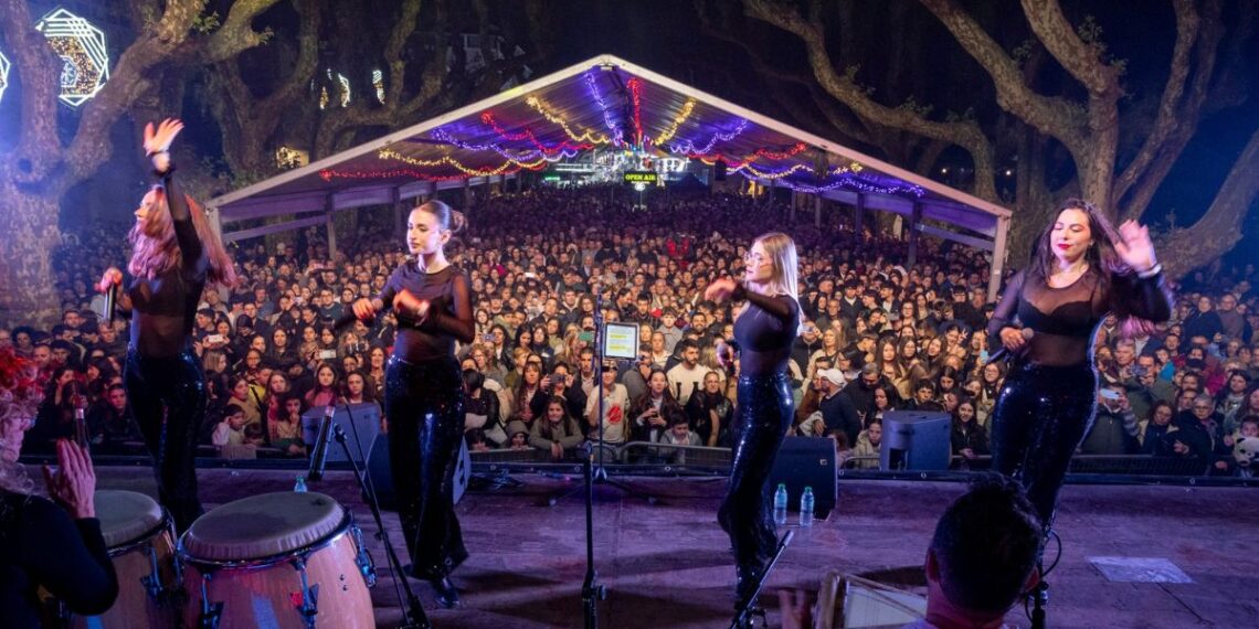 "Se lía en el concierto de Nueva Línea en Galicia", la orquesta más viral recibe pitidos y abucheos