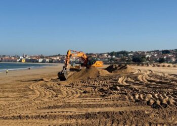 Arrancan en Playa América los trabajos para reparar los daños causados por los temporales