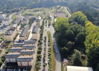 Estanque ornamental, zonas de juego y casa infantil, en marcha la revolución de los parques de O Porriño