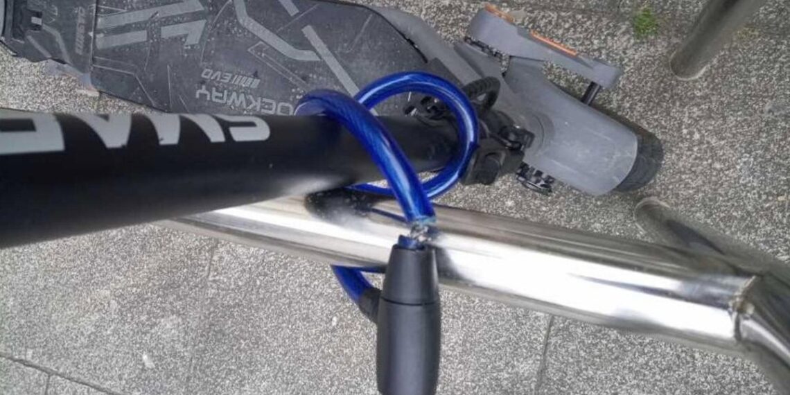 Dos detenidos en Vigo tras ser pillados intentando robar un patinete eléctrico