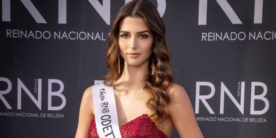 La joven de Redondela Paula Rojas brilla en un concurso y se cuela entre las más guapas de España