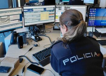 Un policía de Vigo evita un suicidio, "si no hablo con él me corto y me meto al agua hasta morir"