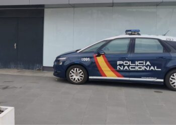 Pillada con un cuchillo y un arma simulada tras intentar atracar una joyería en el Vialia Vigo