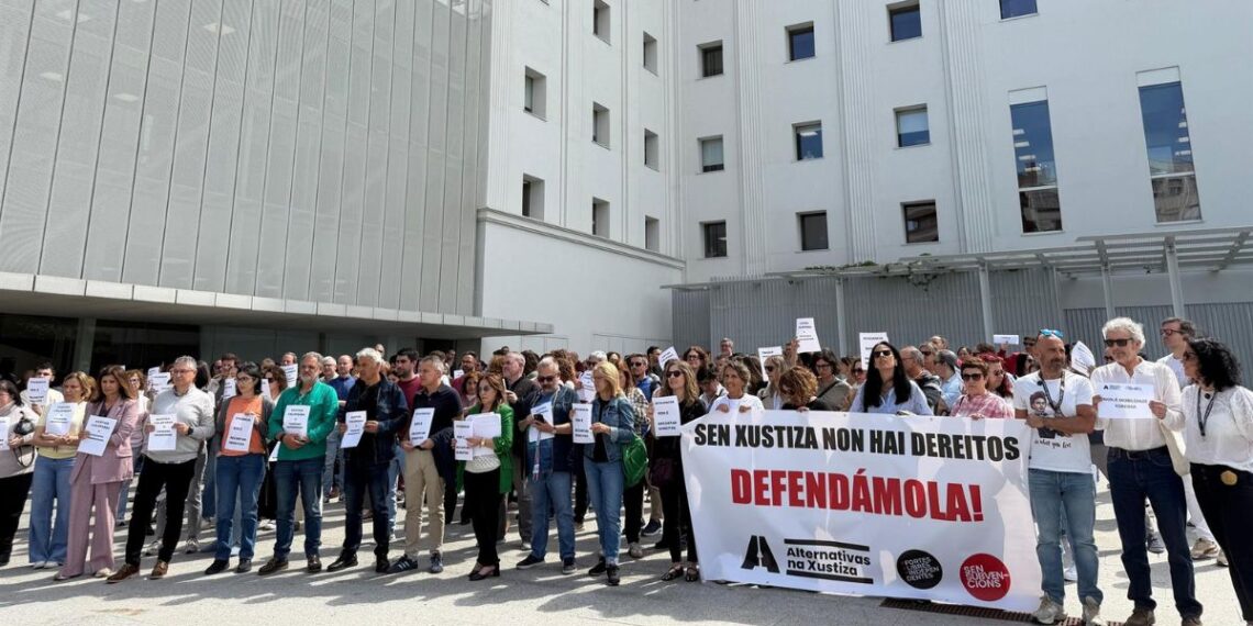 Protesta en Vigo por la "situación crítica" de la justicia tras el "fracaso" de la ley de eficiencia