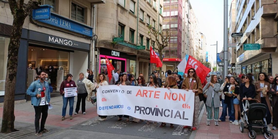 Trabajadores del textil protestan en Vigo y Pontevedra por la "pérdida de derechos" del nuevo convenio