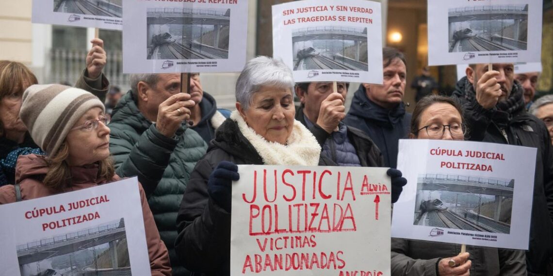Las víctimas de Angrois reclaman que se anule la absolución del ex director de seguridad de Adif