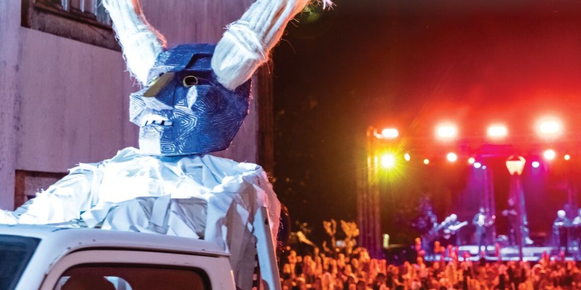 La Pascua "más especial y singular" se celebra en el norte de Portugal entre risas, música y hogueras