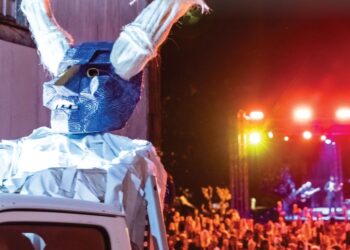 La Pascua "más especial y singular" se celebra en el norte de Portugal entre risas, música y hogueras