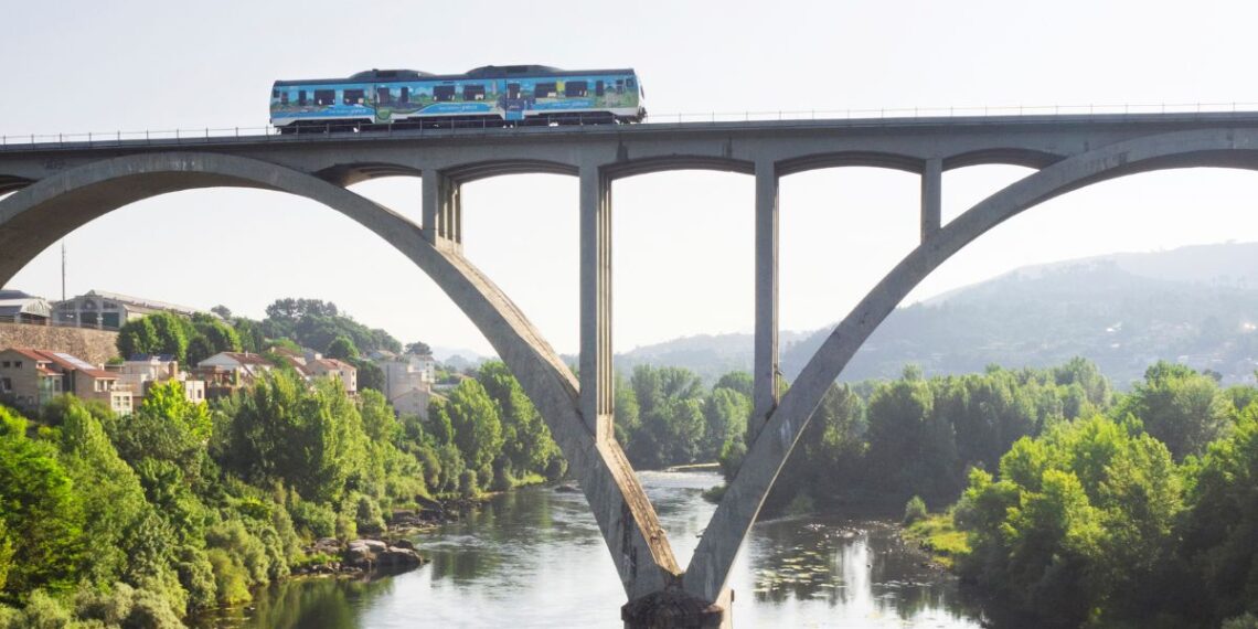 Galicia saca a la venta los billetes de varias de las rutas más sorprendentes de sus trenes turísticos
