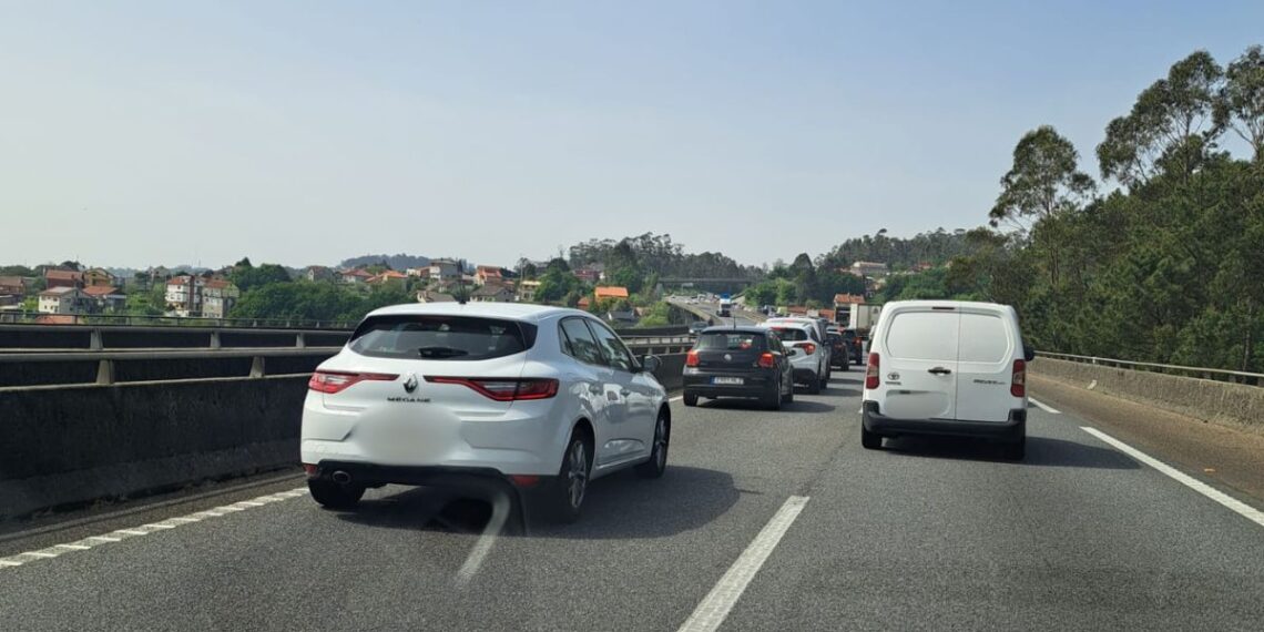 Una colisión en Candeán provoca importantes retenciones en la AP-9 en Vigo