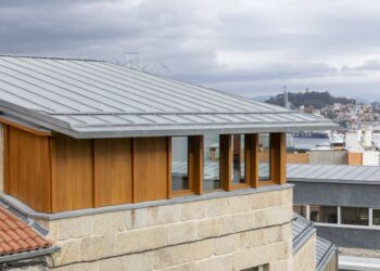 Avanza la transformación del Casco Vello de Vigo, un dúplex con vistas a la ría ya es un nuevo hogar